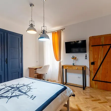 Luxurious In Old Town - Ultra Apartment *