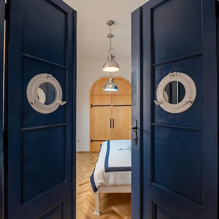 Luxurious In Old Town - Ultra Apartment