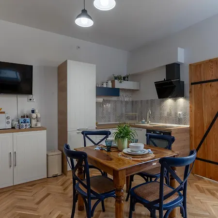 Luxurious In Old Town - Ultra Apartment *